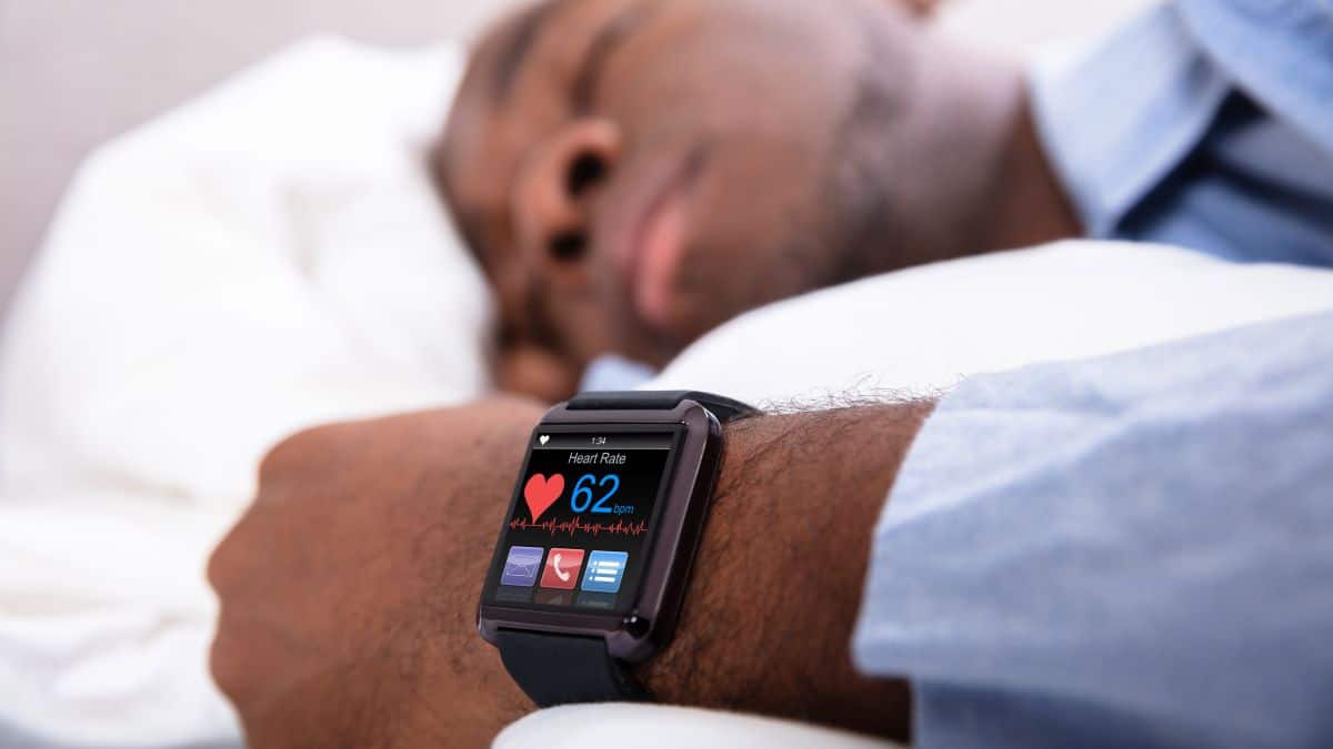 How does a Smartwatch Sleep Monitor Track Your Sleep?